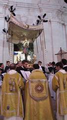 VIDEO. Tranireligiosa, la processione della Maria incoronata