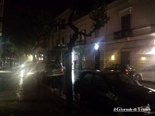 Pioggia continua, salta nuovamente l'illuminazione pubblica nel centro di Trani