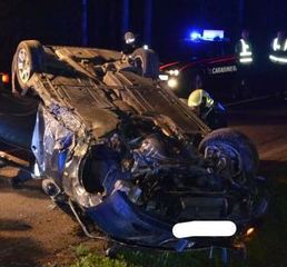 Strada insidiosa per la troppa pioggia, si ribalta auto sulla Trani-Andria: 26enne in codice rosso al Bonomo