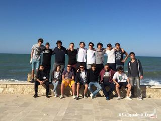 Lido Marechiaro, l'associazione Pro patria non aspetta l'aggiudicazione e lo ripulisce