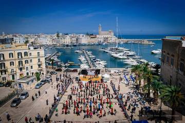 Più di duecento persone in piazza Quercia a Trani per il «Group boxing Puglia»