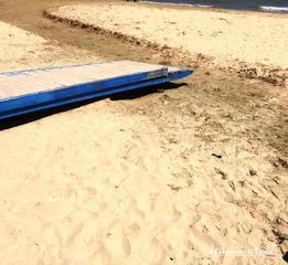 Baia del pescatore, associazione si offre per ripristinare gratis la pedana di accesso al mare: il Comune di Trani accetta, in cambio di una targa