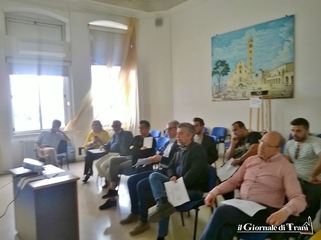 Differenziata, che fare? Aspettando il nuovo servizio, l'incontro tra Comune di Trani e commercianti diventa una lezione di educazione civica