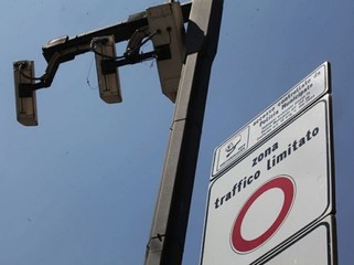 Varchi elettronici al porto di Trani, Bottaro e De Michele: «La burocrazia è imbarazzante, ma la prossima settimana li installiamo»