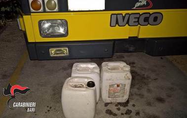 È di Trani il «vampiro degli autobus»: 56 anni, ne «succhiava» il gasolio con una cannula