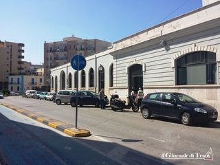 Arrivano le bollette, ma anche le scadenze: lungomare di Trani in tilt e bus turistici «dirottati» dagli automobilisti