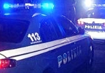 Prima bevono, poi si azzuffano: almeno quindici persone coinvolte in una nuova rissa al porto di Trani