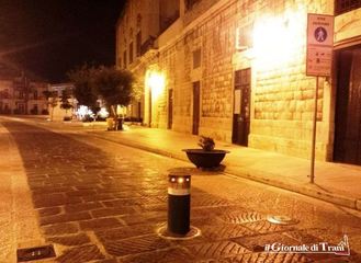 Non solo varchi: nel centro storico di Trani rinascono le aree pedonali chiuse dai dissuasori mobili. Info e orari