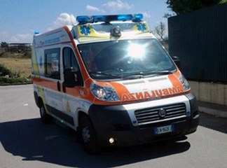 Auto si ribalta sulla Trani-Andria, lievemente ferita una 30enne