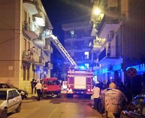 Trani, accusa un malore in casa ed i vigili del fuoco irrompono dal balcone: la donna, adesso, sta bene