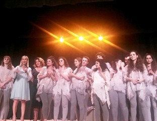 «Edipo Re» emoziona l'Impero, ed il Liceo De Sanctis di Trani infila l'ombrellino nel long drink delle sue produzioni teatrali