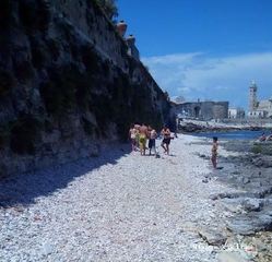 Pulizia delle spiagge, il sindaco si complimenta con i ragazzi del Centro educativo antoniano di Trani