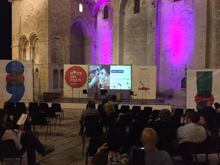 La «Notte dei poeti» incanta Trani: il racconto di due giorni di...versi