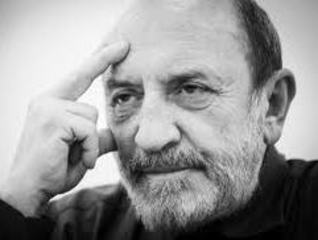 Un docente di Trani propone di raddoppiare le ore di narrazione storica. A parlare del tema potrebbe arrivare il filosofo Galimberti