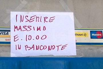 Il casello di Trani non dà resto: cartelli e disagi per pagare «cash» uscendo dall'autostrada