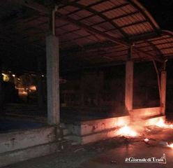 Lungomare di Trani, piromani appiccano fuochi nella sciala abbandonata e fuggono via