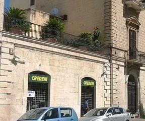 Rapina sventata alla Credem di Trani: poliziotto fuori servizio blocca il responsabile
