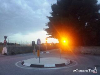 Trani, il giallo del giallo: in via Duchessa d'Andria prosegue l'attesa per l'attivazione completa del nuovo impianto semaforico