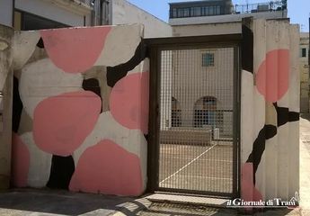 La «street art» riaccende di colore via Casale ed il retro della biblioteca di Trani