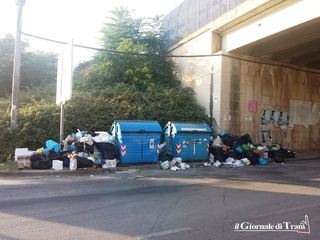 Rifiuti, allo svincolo Trani sud è emergenza. Consolazione: revocato lo sciopero di mercoledì e giovedì