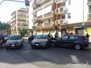 Trani, incidente tra via Pola e via Malcangi. Un ferito, non grave