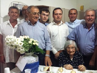 «Cardina» compie cent'anni, il sindaco di Trani va a trovarla nel giorno della nascita del suo terzogenito