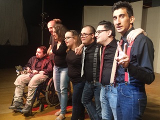 Tango, poesia, teatro e amore: a Trani, mix vincente al Giullare. Oggi, al Jobel, la quarta serata: «Cristian tra la ci e la erre»