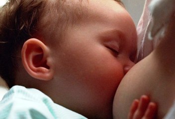 Mamme, non sapete dove allattare? Oggi s'inaugura a Trani, in via Pisa, il primo «Baby pit stop Unicef»