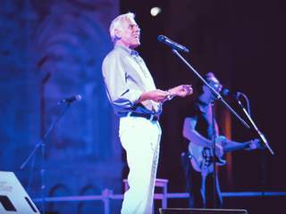 Teocoli, successo annunciato a Trani: serata perfetta e, giovedì prossimo, Nicola Piovani