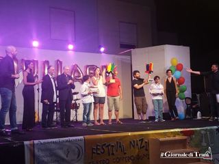 «Il giullare» va a Livorno, l'ultimo grande applauso alle vittime delle stragi