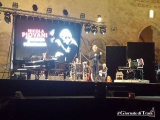 Fellini, Mastroianni e Benigni: Piovani incanta Trani con la musica ed il genio dei maestri del cinema