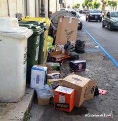 Cartoni per strada, il Comune di Trani aumenta i controlli: sette sanzioni negli ultimi giorni