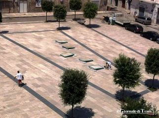 Ordinamenta maris, 40mila euro «accatastati» in una scuola: da due anni le tavole di piazza Longobardi giacciono nell'oblio