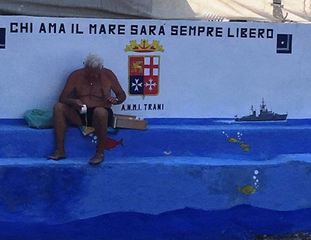 Lungomare di Trani, volontari ridanno pulizia e colore all'ex sciala De Simone