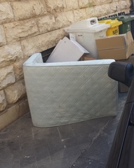 «Trani città dell’immondizia»: furioso il titolare di un bed and breakfast nel centro storico