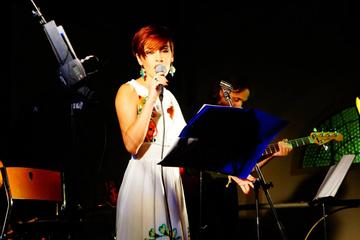 AGGIORNATO. Fuori museo, oggi a Trani Suoni del sud e Veronica Granatiero cantano Mina. Variazioni al programma