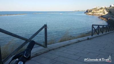 Trani, al lungomare Mongelli il pericolo corre lungo la staccionata. Nessuna traccia del concessionario