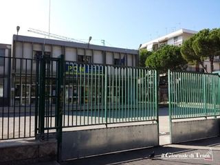Strana incursione notturna alla scuola 