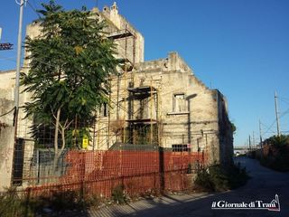 «Immobile pericolante», ma i proprietari nicchiano: il Comune di Trani ne ordina la messa in sicurezza, in loro danno