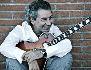 Ospite a Trani per la prima volta Danilo Minotti, chitarrista di Claudio Baglioni. Oggi clinic e concerto