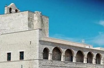 Antenna sul tetto del monastero di Colonna, sarcasmo di Lima (Fdi): «Che succede alla Soprintedenza qui a Trani?»