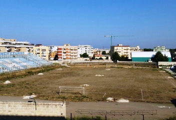 VIDEO. Allo stadio di Trani si corre contro il tempo per ripristinare il manto erboso. Il punto sui lavori