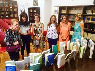 Dialoghi di Trani, donati alla biblioteca i libri dell'edizione dei tre lustri. Nutrito parterre di ospiti e, quest'anno, l'ingresso al castello sarà gratuito