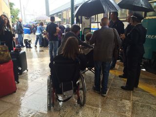 Il treno per Lourdes si ferma al primo binario, ma i disagi per gli utenti dell'Unitalsi di Trani non mancano neanche così
