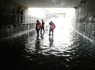 Maltempo a Trani, chiuso per un'ora il sottovia di via Giuliani. Allagate via Vecchi e via Città di Milano