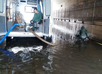 AGGIORNATO. Trani di nuovo sotto la pioggia, questa volta cedono entrambi i sottopassi. Via Giuliani riaperto alle 12.30, Pozzo piano alle 14
