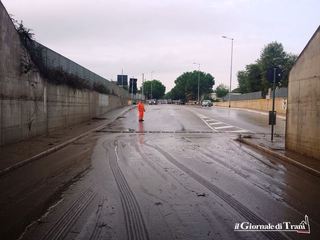 Maltempo a Trani, Pozzopiano in ginocchio: allagati sottovia, box e cabina Amet. Aspirati 750mila litri d'acqua in quasi sei ore