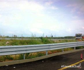 Maltempo, primi cedimenti sulle complanari della Trani-Andria. Ma alcune aziende lapidee confinanti non raccolgono le acque di prima pioggia