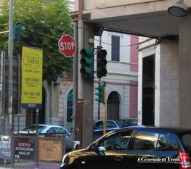 Ancora semafori spenti in pieno centro a Trani, si rischia un fine settimana di caos