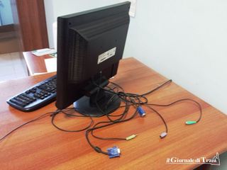 Rubati pc e stampante alla Guardia medica dell'ospedale di Trani: decisiva la «dimenticanza» della tapparella